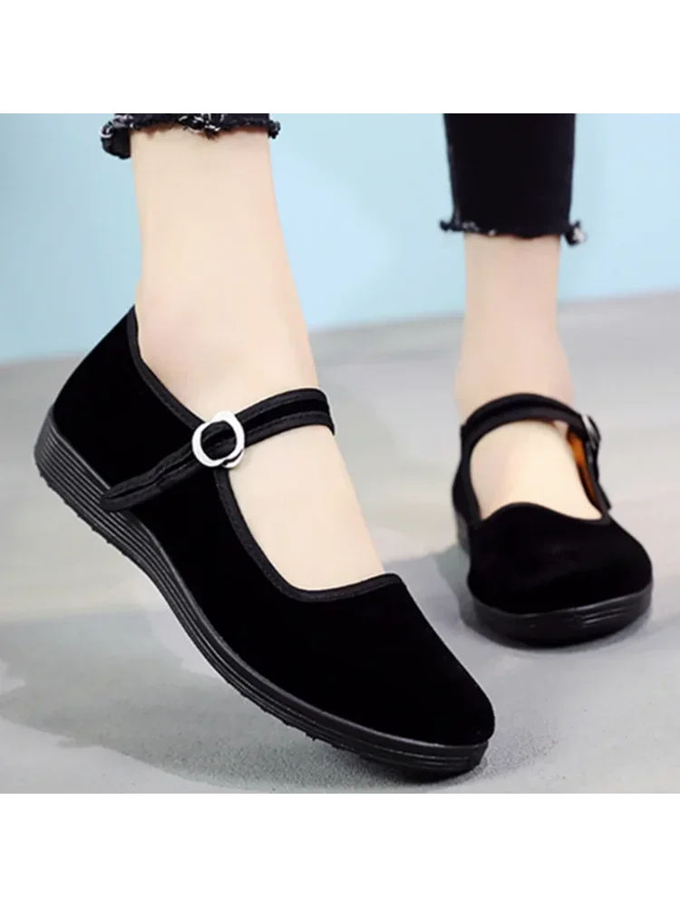 Bequeme und modische orthopädische Turnschuhe