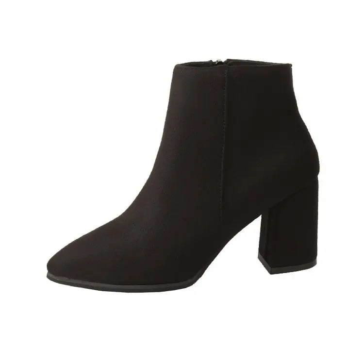 Modische und stützende orthopädische Absätze