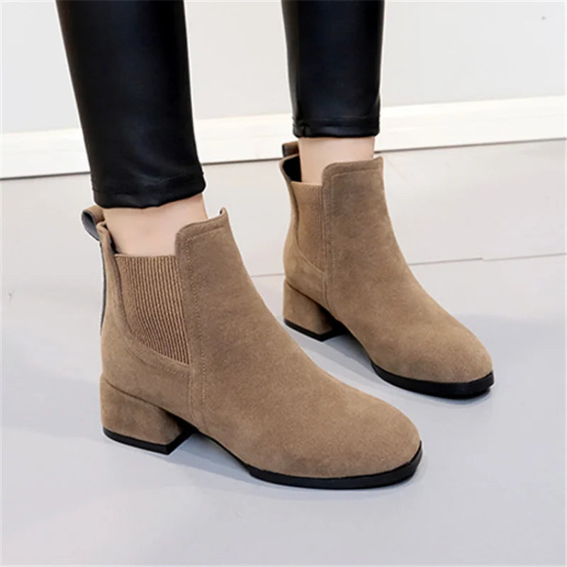 Bequeme und modische orthopädische Stiefel