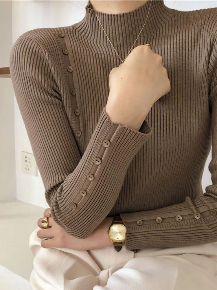 MW | MW – Eleganter Pullover mit Zierknöpfen und Stehkragen