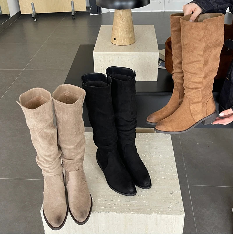Elegante und stützende orthopädische Stiefel