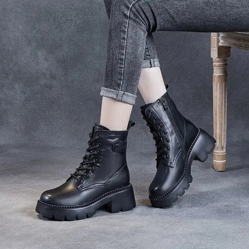 Elegante und stützende orthopädische Stiefel
