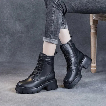 Elegante und stützende orthopädische Stiefel