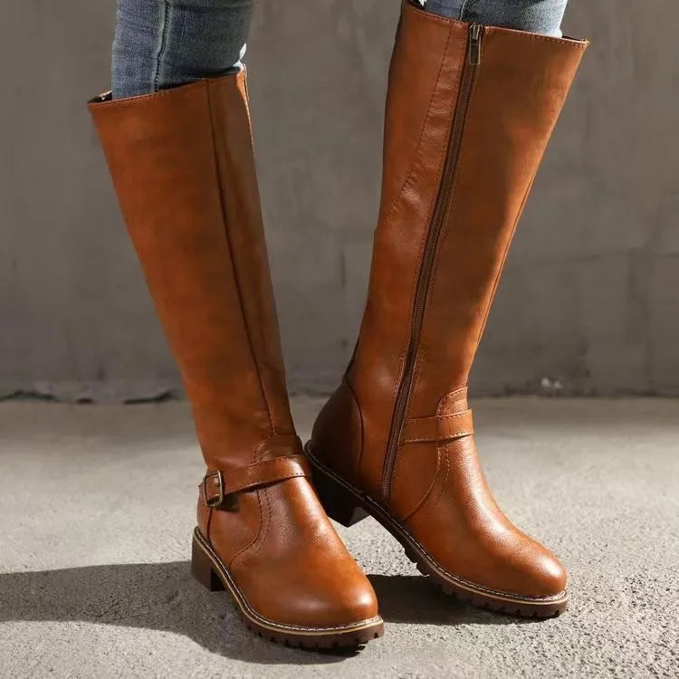 Bequeme und modische orthopädische Stiefel