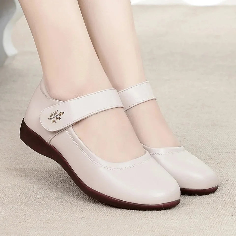 Elegante und stützende orthopädische Schuhe