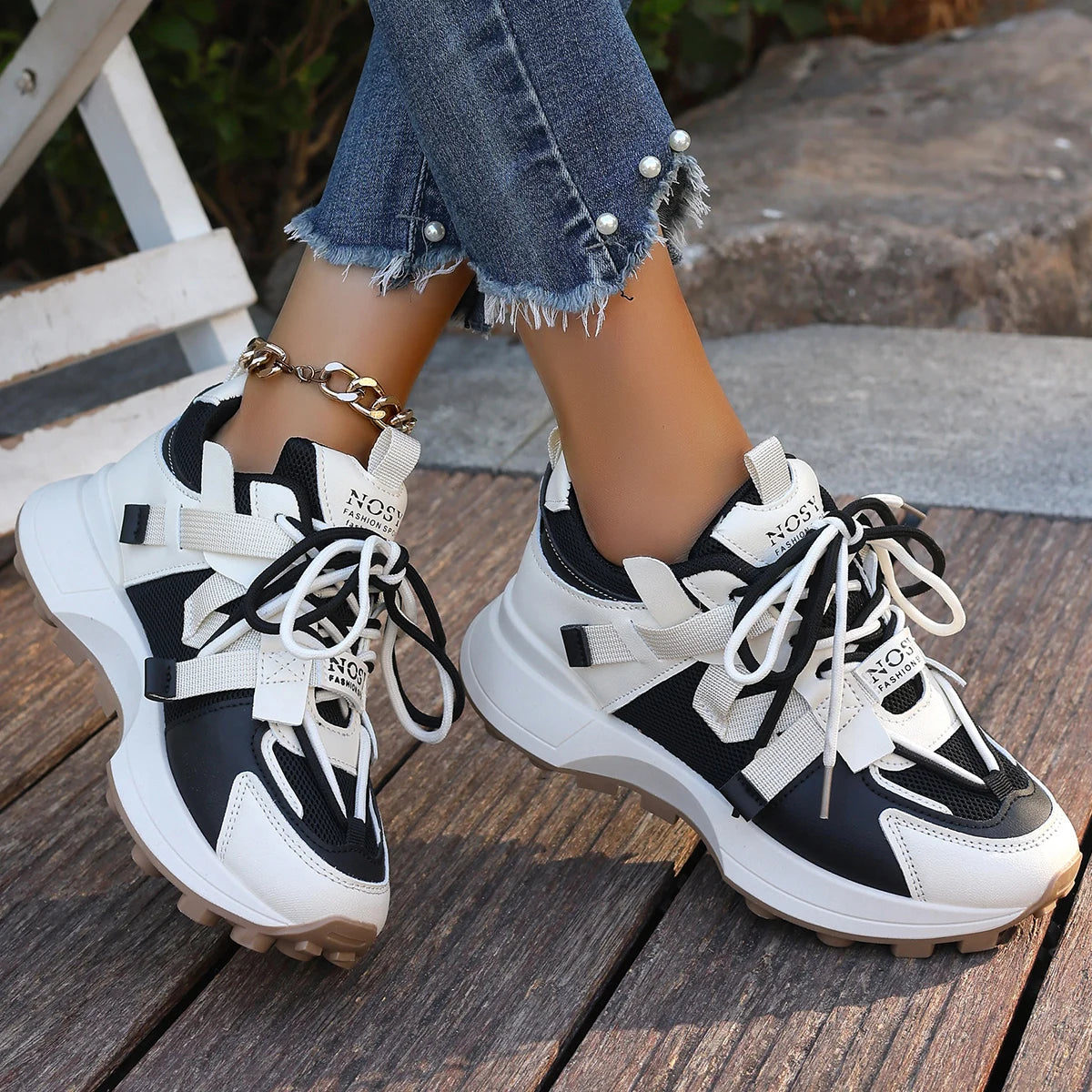 Elegante und stützende orthopädische Turnschuhe