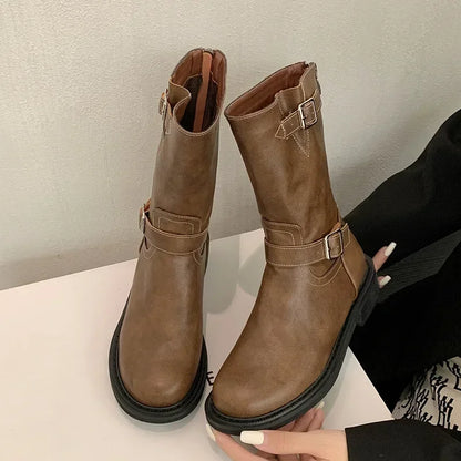 Modische und stützende orthopädische Stiefel