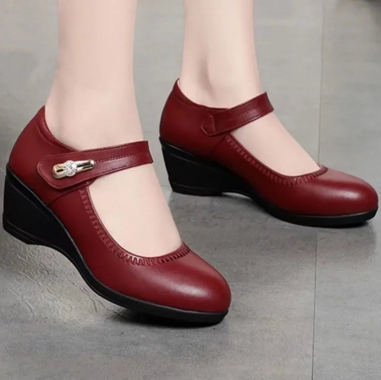 Elegante und stützende orthopädische Schuhe