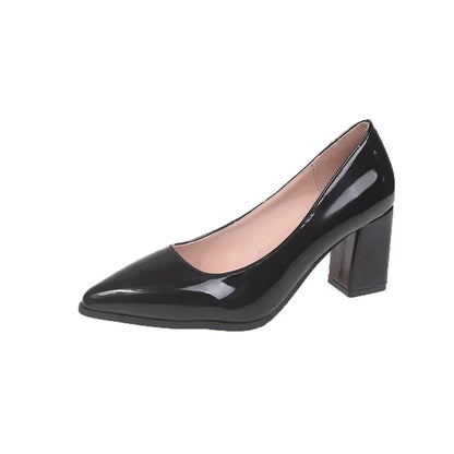 Elegante und stützende orthopädische Absätze