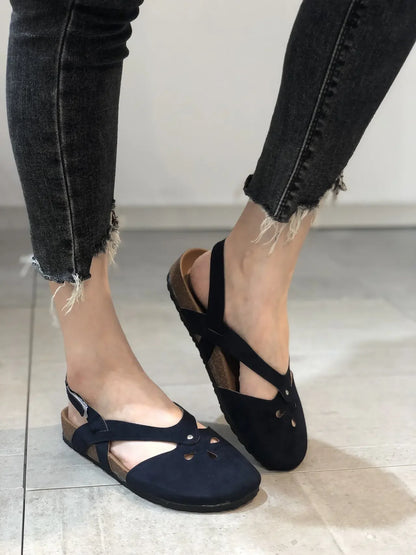 Elegante und stützende orthopädische Sandalen