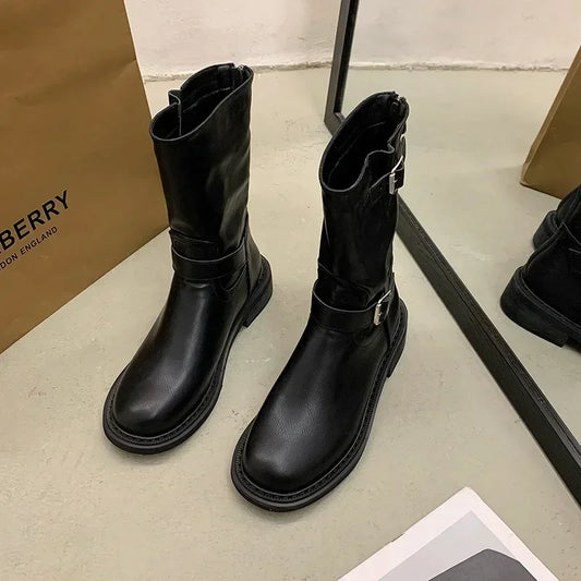 Modische und stützende orthopädische Stiefel