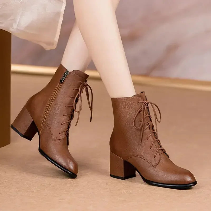 Elegante und stützende orthopädische Absätze