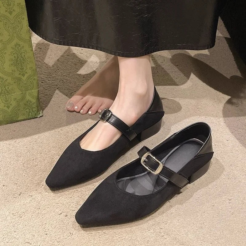 Elegante und stützende orthopädische Absätze