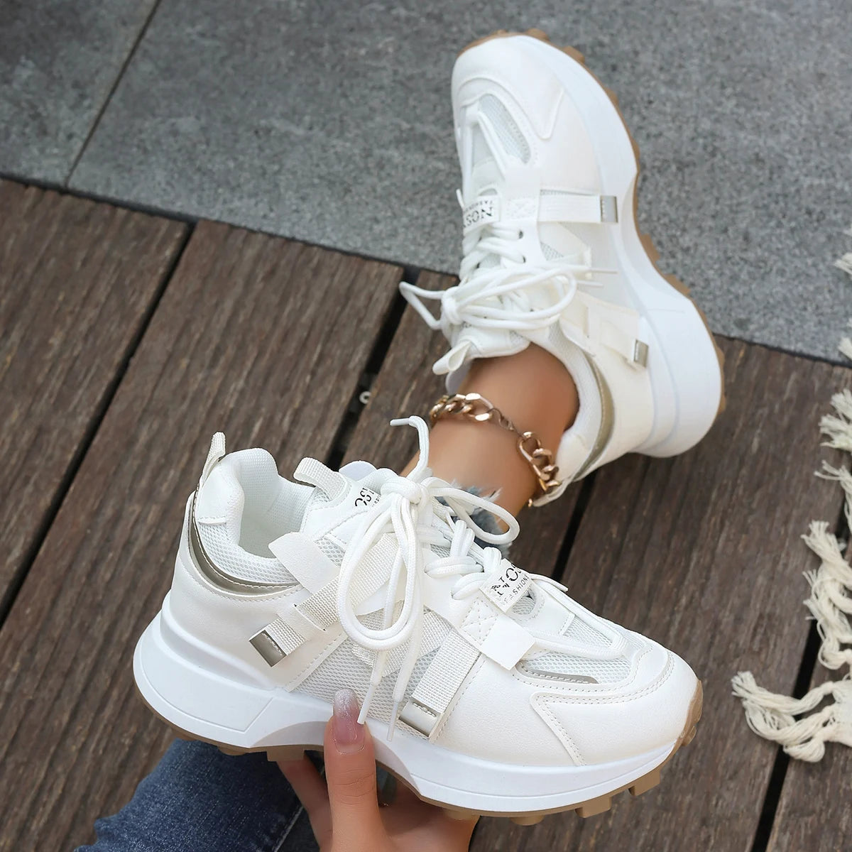 Elegante und stützende orthopädische Turnschuhe