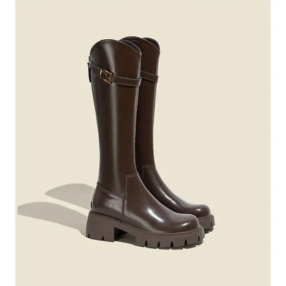 Elegante und stützende orthopädische Absätze