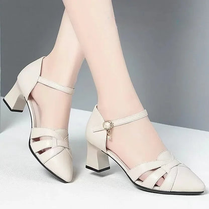 Elegante und stützende orthopädische Schuhe