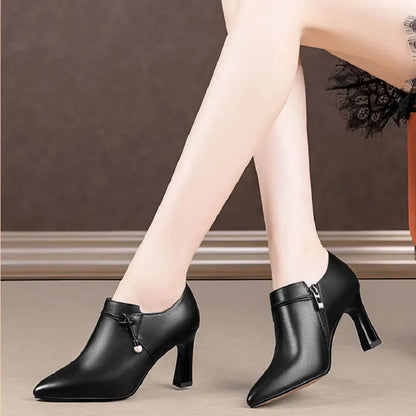 Elegante und stützende orthopädische Stiefel