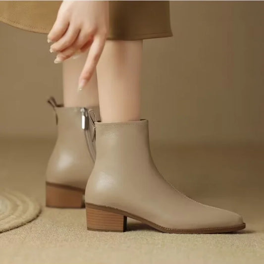 Bequeme und modische orthopädische Stiefel