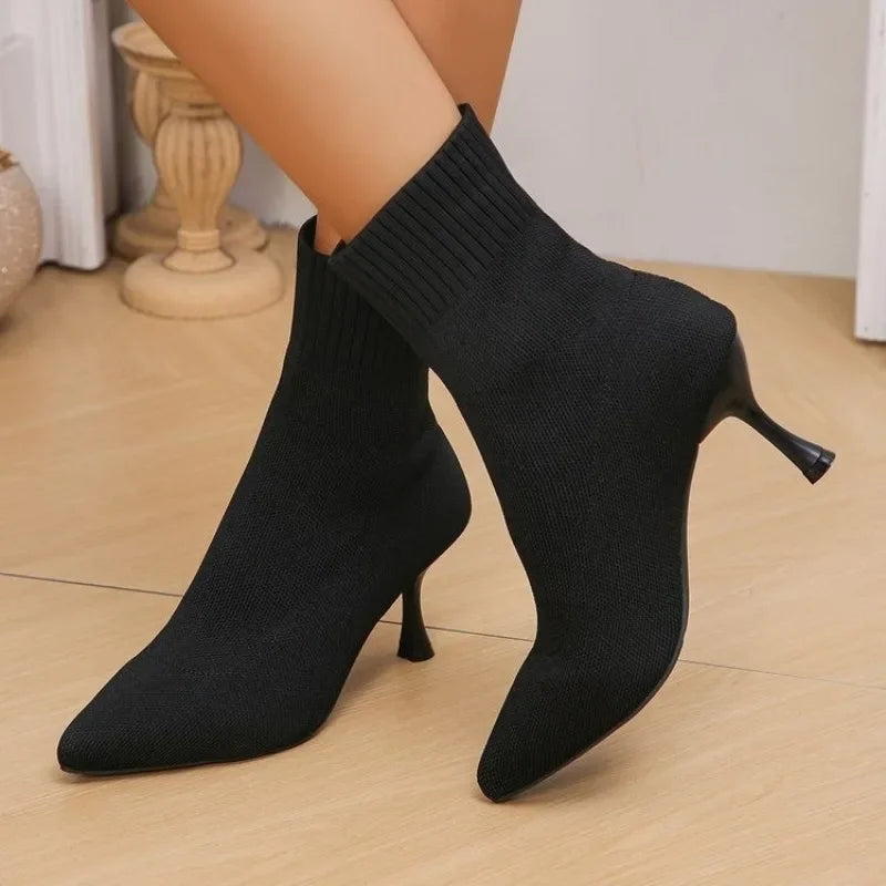 Stützende und trendige orthopädische Stiefel