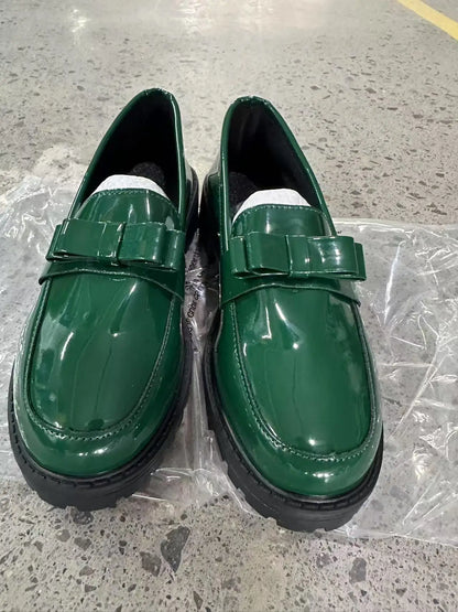 Elegante und stützende orthopädische Absätze