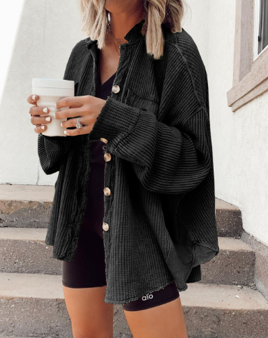 MW | Trendiger Mantel mit Knöpfen: kombiniert Komfort und modernen Stil